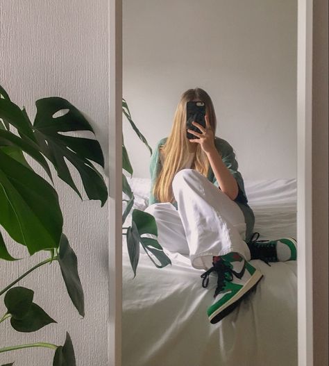 Lucky Green Outfit, Jordans Green, Lucky Green Jordan 1, Jordan Outfits Womens, Bed Mirror, Platform Outfit, Jordan Fits, Soft Fits, Jordan Outfit