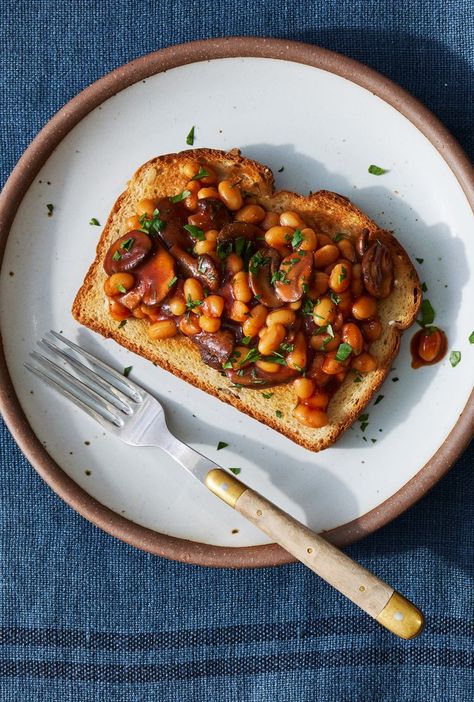 Anti-Inflammatory Beans on Toast Bean Breakfast, Baked Beans On Toast, Sweet Toast, Breakfast Beans, British Breakfast, Beans Recipes, Beans On Toast, Traditional Breakfast, Protein Snack