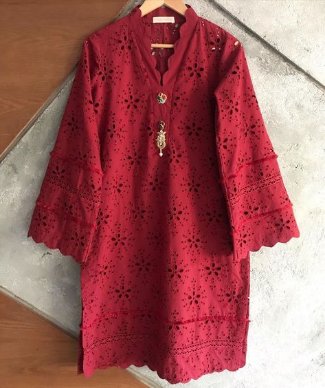 Zona Shaham Official on Instagram: “Maroon chikan” Chicken Dress Design Pakistani, Maroon Kurti Designs, Chickenkari Suits Designs, Drees Desgin Latest, Chicken Kari Dress, Chicken Kari Kurta, Maroon Kurti, Dress Design Pakistani, Cotton Suit Designs