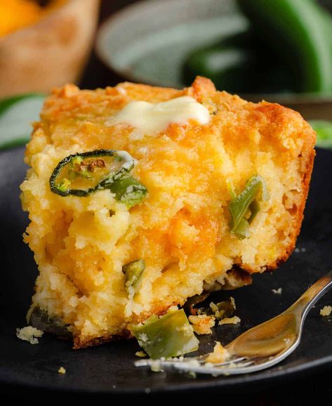 Jalapeno Popper Cornbread, Cheesy Jalapeno Cornbread, Cheddar Cornbread Recipe, Savory Cornbread Recipe, Cornbread Recipe From Scratch, Cornmeal Cornbread, Creamed Corn Cornbread, Savory Cornbread, Cheesy Cornbread