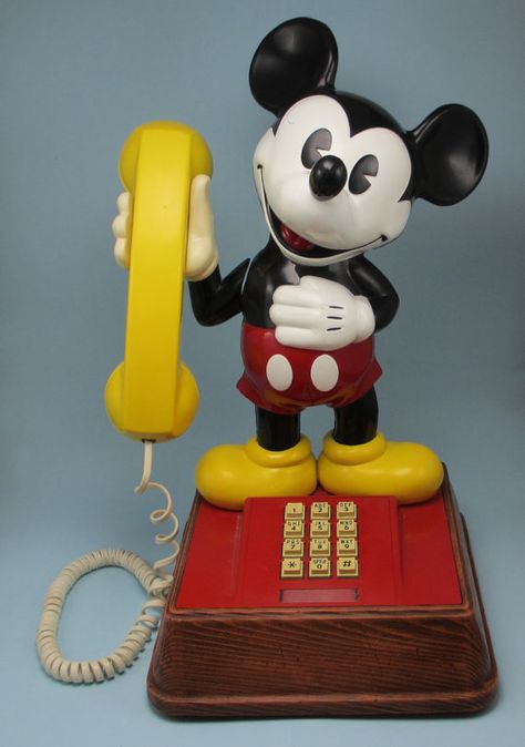 Mickey Mouse phone! We had this growing up:) Mickey Room, Mickey Mouse Phone, Mickey Mouse Toys, Disney Bedrooms, Retro Phone, Vintage Phones, Vintage Telephone, Old Phone, Disney Collectables