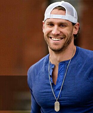 Chase Rice!  Also on my list this year <3 Thanks to the best cousin / concert buddy ever! Chase Rice, Shake It For Me, Best Cousin, Estilo Hipster, Country Music Artists, Country Music Stars, Country Men, Country Music Singers, Country Artists