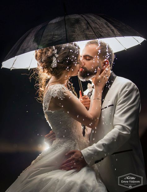 #wedding #photography #couple #pose #umbrella Poses Umbrella, Poses With Umbrella, Love In Rain, Umbrella Wedding Pictures, Umbrella Wedding Photos, Umbrella Drawing, Umbrella Photography, Umbrella Wedding, Photography Couple