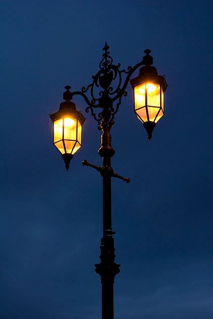 Ye olde gas street lamps Gas Street Lamp, Old Fashioned Street Lamp, Lamppost At Night, Street Lamps At Night, Street Lamps Aesthetic, Old Lamppost, Victorian Lamp Post, Streetlamp Painting, Street Lamp Tattoo