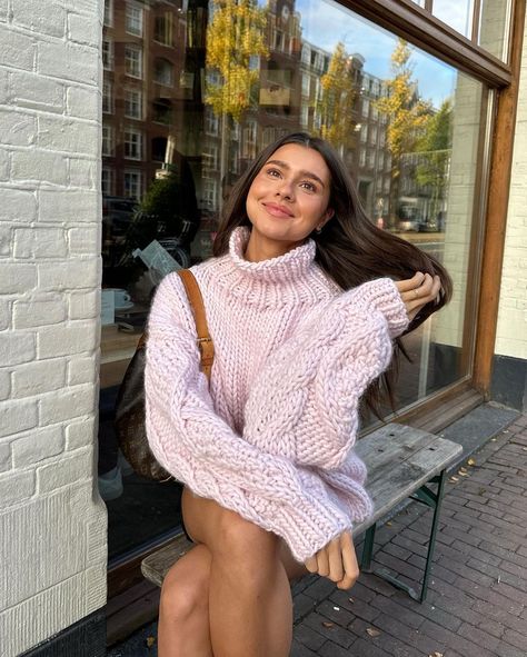 Pastel Sweater Outfit, Cozy Sweater Outfits, Cozy Sweaters Outfits, Fall California, Cute Oversized Sweaters, Clothing Basics, Australian Winter Fashion, Grey Sweater Outfit, Outfits Los Angeles