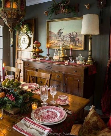 English Country Dining Room Decor, Colonial Cabin, Boho Rustic Kitchen, English Cottage Decor, English Christmas, Christmas Dining Room, English Country Decor, English Decor, Kitchen Organisation