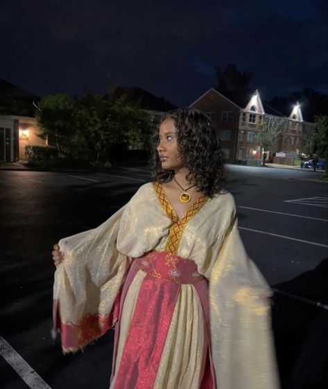 Ethiopian Cultural Clothes, Ethiopian Kemis, Habesha Aesthetic, Ethiopian Aesthetic, Ethiopia Dress, Ethiopian Clothes, Fashion Sketches Men, Eritrean Dress, Beautiful Ethiopian