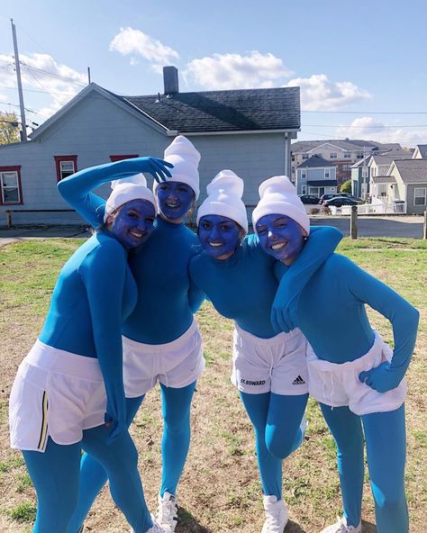 Halloween Costumes Smurf, Four Friends Halloween Costumes, Cute Smurf Costume, Smurf Costume Women, Papa Smurf Costume, Fantasia Smurf, Halloween Inspo 2024, Smurf Halloween Costume, Idee Halloween Costume