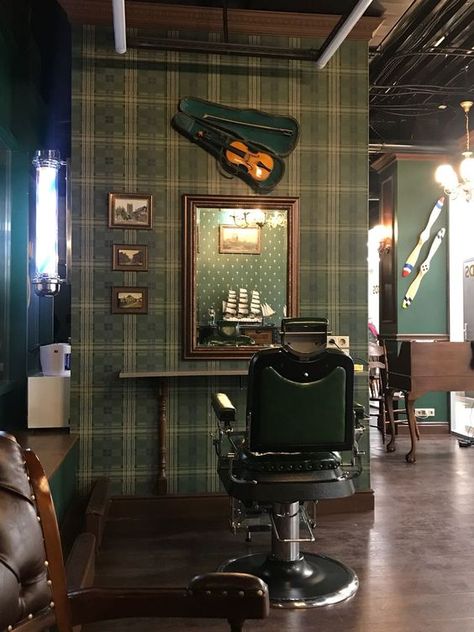 Groomer Salon, Old Fashion Barber Shop, Shop Reference, Barber Shop Vintage, Barbershop Design Interior, Barber Style, Barber Shop Interior, Barber Chairs, Barbershop Design