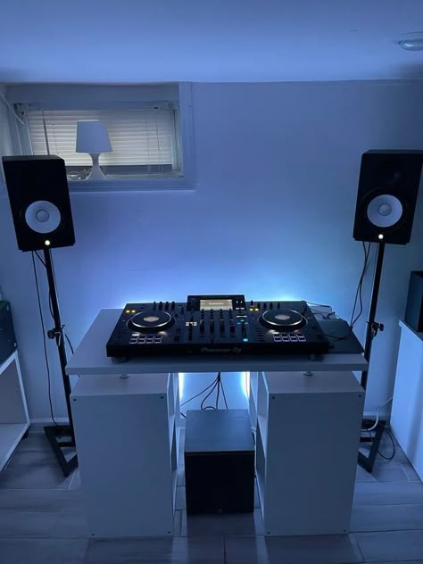 Small Dj Setup, Dj Studio, Dj Table, Home Recording Studio Setup, Recording Studio Setup, Dj House, Dj Room, Home Music Rooms, Home Studio Setup