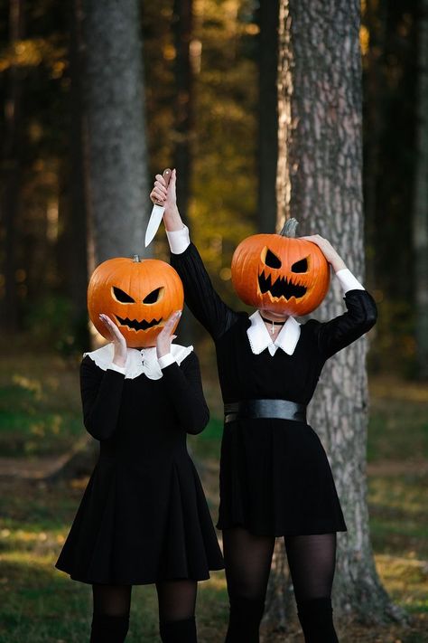 Pumpkin Head Halloween Costume, Diy Pumpkin Costume Womens, Photoshoot Pumpkin Head, Pumpkin Head Costume, Adult Pumpkin Costume, Pumpkin Head Photoshoot Friends, Halloween Poses, Halloween Styled Shoot, Pumpkin Photoshoot