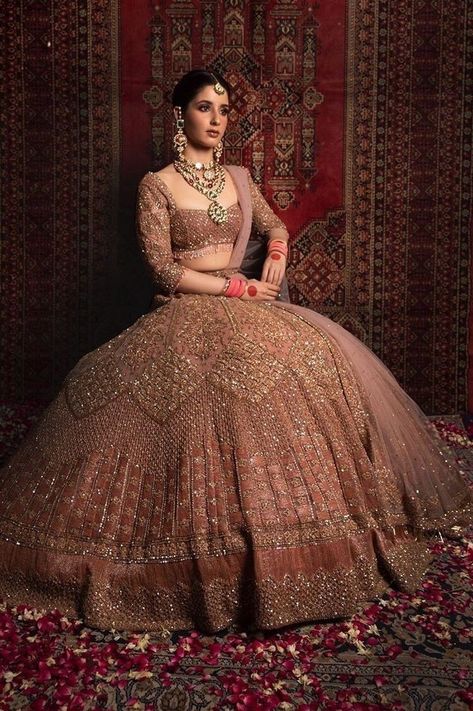 भारतीय दुल्हन संबंधी, Latest Bridal Lehenga Designs, डिजाइनर कपड़े, Red Bridal Dress, Bridal Lehenga Designs, Latest Bridal Lehenga, Wedding Lehenga Designs, Indian Bride Outfits, Bridal Lehenga Collection