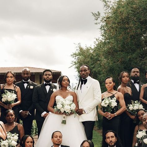 Munaluchi Bride Magazine on Instagram: "The whole squad brought it! ⁠ ⁠ 📷 @southwind.events⁠ ⁠ Planner: @southwind.events ⁠ Venue: @armourhouseweddings⁠ Photo: @hannahrosserphotography ⁠ Video: @yomifilms⁠ Floral: @lavenderfieldsflorist ⁠ Gown: @pninatornai ⁠ Bridal shop: @kleinfeldbridal ⁠ Suits: @isoko_im ⁠ Men’s shoes: @philandjoe233 ⁠ Bridal hair: @laydbylay19⁠ Bridal makeup: @ceemulannn⁠ Party hair: @nickirougebridalteam⁠ Party makeup: @nickirougebridalteam; @beautybycharissek; @according2fred; @nickirouge ⁠ Dj: @iamdjolo⁠ Live painter: @kraneilfineart⁠ Cake: @ecbg_studio⁠ Photo booth: @extramomentsphotobooths⁠ Decor rentals: @mmeventplanners; @poshpartychicago⁠ Transportation: @midwesttransitsystem ⁠ ⁠ ⁠ #munaluchi #munaluchibride #weddingdesign #weddinginspiration #luxurywedding #w Live Painter, Wedding Squad, Bridal Party Poses, Events Planner, Munaluchi Bride, Party Attire, Bride Magazine, Party Hair, Black Bride