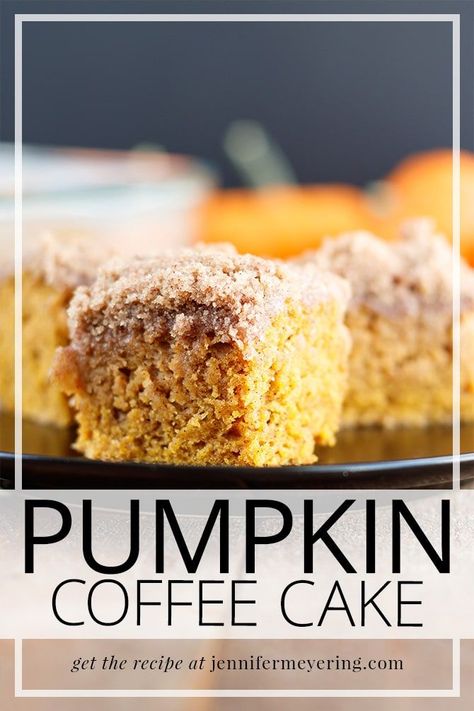 Deliciously moist pumpkin flavored coffee cake topped with a cinnamon crumb topping that is the perfect dessert snack. Baking Pumpkin, Cake Fall, Pumpkin Coffee Cake, Espresso Cake, Streusel Cake, Pumpkin Coffee Cakes, Flavored Coffee, Smooth Cake, Pumpkin Coffee