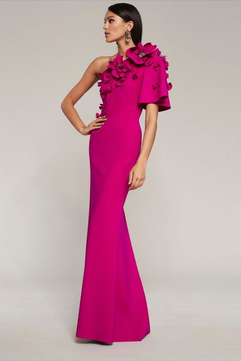 Find this gown and more at @thewhiteroombirmingham  - Follow us on Facebook and Instagram @thewhiteroombirmingham   #motherofthebridedress #weddingguestdress #alabamabridalboutique #alabama Fitted Long Dress, Gala Dress, Long Fitted Dresses, Bride Outfits, Look Formal, Mother Of Groom Dresses, Mother Wedding Dress, Mob Dresses, Pink Gowns