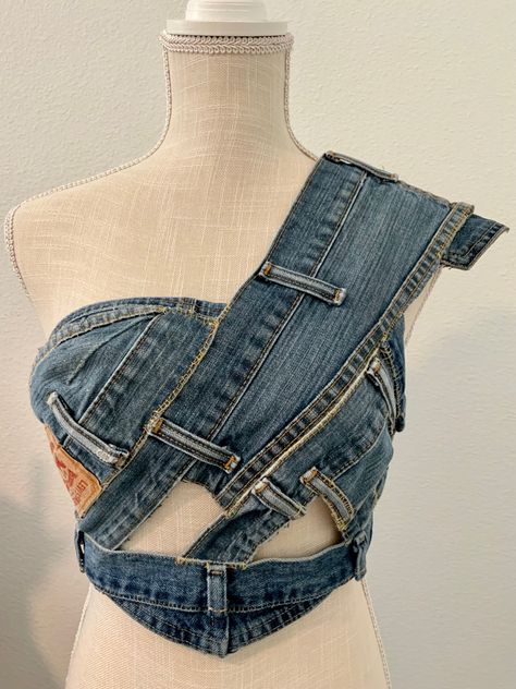 Upcycled Fashion Denim, Denim Deconstruction Fashion, Festival Outfits Denim, Denim Upcycle Clothing, Upcycled Denim Fashion, Fashion Deconstruction, Denim Upcycle, Fashion Upcycling, Upcycle Denim