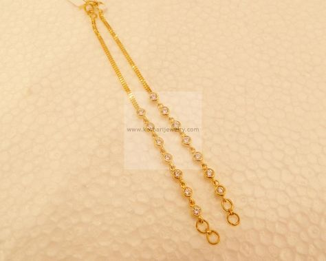 Ear Maati Designs Gold, Ear Chain Designs Gold, Kan Chain Gold, Earchains Gold, Maatilu Designs, Gold Ear Chain Designs, Ear Chain Designs, Ear Chains Indian Gold, Haaram Designs