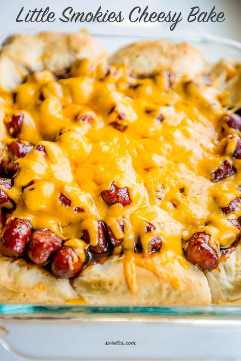 Little Smokies Cheesy Bake- this is simple, delicius, and so easy! Lil Smokies Recipes, Bbq Little Smokies, Little Smokies Recipes, Smokies Recipe, Lil Smokies, Little Smokies, Diy Easy Recipes, Biscuit Bake, Easy Cheesy