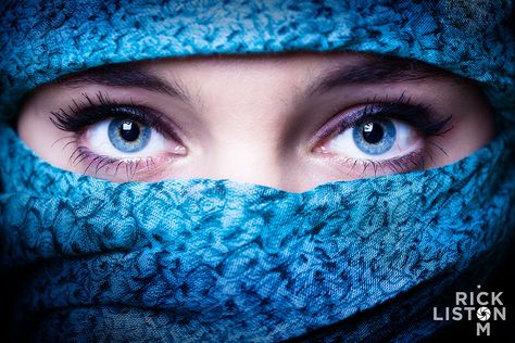 Niqab Eyes, Arabian Eyes, Friday Photography, Hacker Girl, Deep Eyes, Mata Biru, Beautiful Eyes Color, Girl Iphone Wallpaper, Most Beautiful Eyes