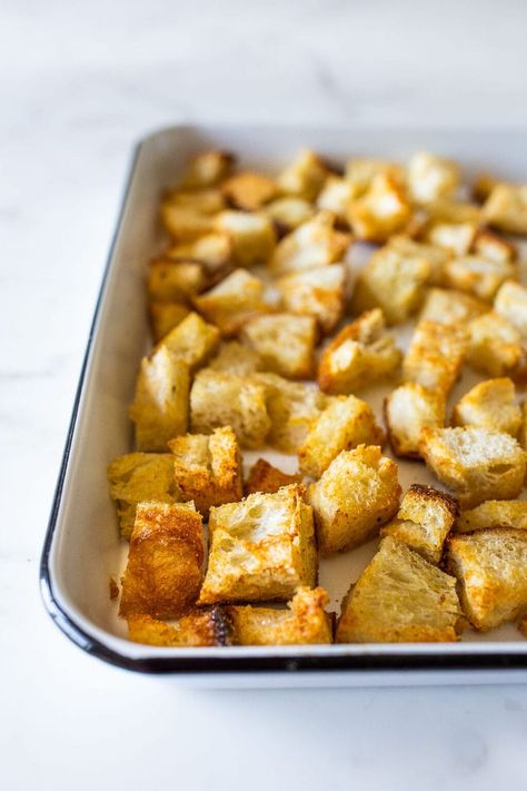 How to make EASY Homemade croutons - a great way to use up leftover sourdough bread! Vegan! Vegan Croutons, Leftover Sourdough Bread, Dinner Ideas Vegan, Salads Vegan, Sourdough Croutons, How To Make Croutons, Feasting At Home, Peasant Food, Tomato Soup Easy