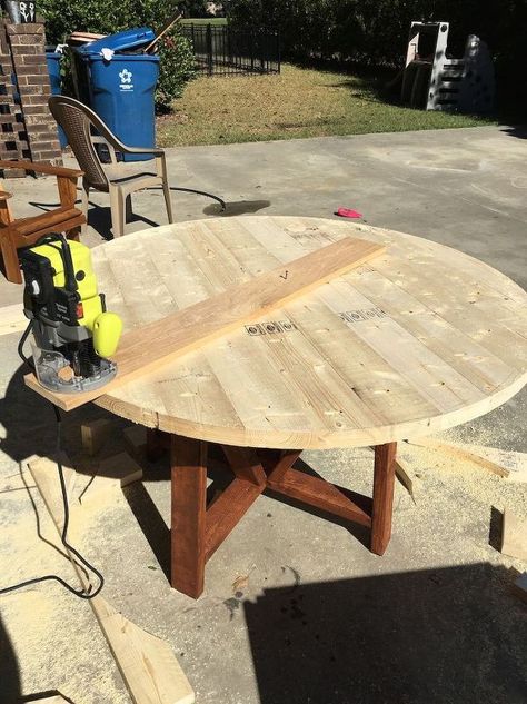 diy round trestle dining table, diy, painted furniture, woodworking projects Diy Painted Furniture, Diy Esstisch, Furniture Woodworking, Trestle Dining Table, Diy Dining Table, Diy Dining, Into The Wood, Woodworking Table, Trestle Dining Tables