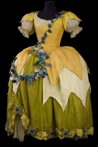 May Queen Costume, Costume Fleur, Victorian Fancy Dress, Ballets Russes, Costume Carnaval, Ballet Russe, May Queen, Jean Philippe, Queen Costume