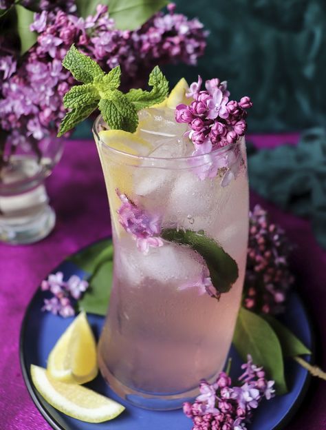 Lilac Lemonade, Lilac Syrup, Virgin Drinks, Mint Recipes, Refreshing Summer Drinks, Citrus Juice, Lemonade Recipes, Syrup Recipe, Summer Drink