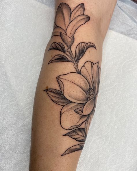 Wrapping magnolia branch 🌸 ✨books open for Aug+Sept✨ . . #magnoliatattoo #chattanoogatattoo #tennesseetattoo #tennesseetattooartist #alabamatattooartist #georgiatattooartist #floraltattoo #botanicaltattoo