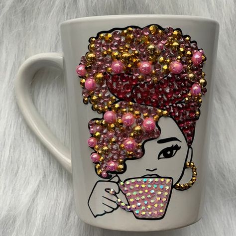 Diy Mug Designs, Coffee Mug Crafts, Bling Ideas, Rhinestone Cups, Rhinestone Projects, Mug Crafts, Rhinestone Crafts, Bling Crafts, Tea Cup Gifts