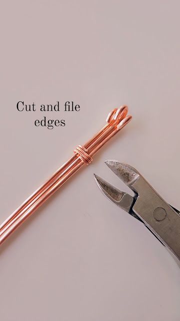 Mens Wire Wrap Bracelet Free Jewelry Tutorial Wire Braiding, Copper Jewelry Tutorial, Diy Wire Bracelet, Wire Bracelets Diy, Diy Bangles, Wire Bracelet Tutorial, Jewelry Tutorials Free, Wire Weaving Tutorial, Diy Wire Jewelry Rings