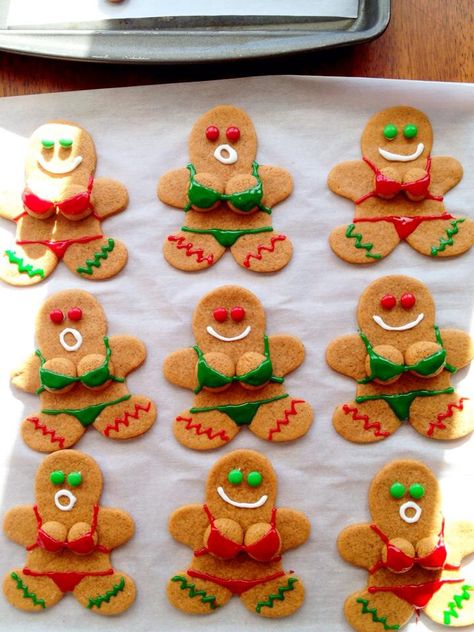 Funny Gingerbread Men Ideas, Gingerbread Man Funny, Gingerbread Men Decorating Ideas Funny, Funny Gingerbread Cookies, Funny Christmas Cookies Decorated, Gingerbread Men Ideas, Ginger Bread Cookies Decoration, Gingerbread Cookies Ideas, Gingerbread Cookie Decorating Ideas