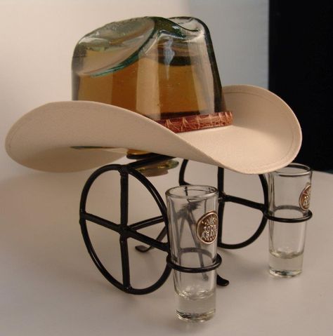 Tequila Centerpiece Ideas, Cowboy Hat Centerpiece, Quince Centerpieces, Rodeo Hat, Xv Ideas, Glass Hat, Mexican Wedding Dress, Mexican Snacks, Ideas Fiesta