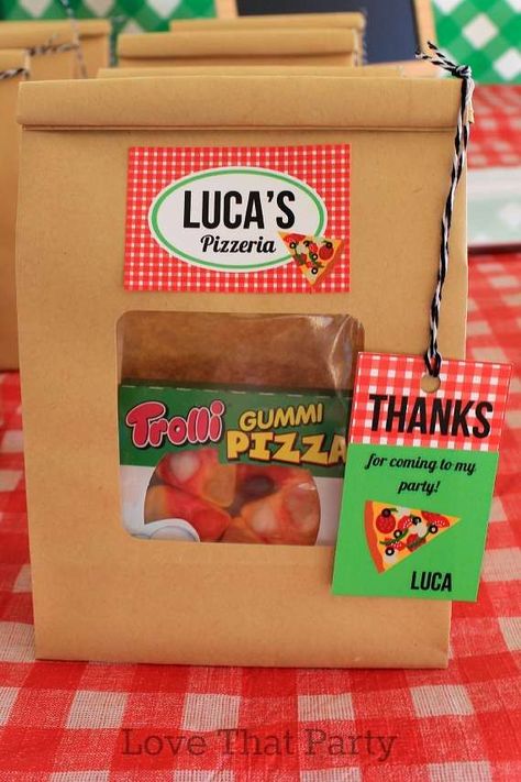 Fun favor bags at a pizza birthday party! See more party planning ideas at CatchMyParty.com! Pizza Party Ideas, Pizza Party Themes, Pizza Party Favors, Kids Pizza Party, Pizza Birthday Party, Kids Cooking Party, Pizza Party Birthday, Birthday Pizza, Italian Themed Parties