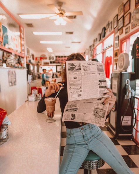 Photoshoot Food, Photowall Ideas, Photoshoot Vintage, Vintage Photoshoot, Retro Diner, American Diner, Picture Inspiration, Retro Party, Retro Photo