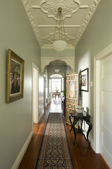 1900s Interior Design Old Houses, Old House Hallway, 100 Year Old Home Decor, 100 Year Old House Decor, 100 Year Old House Renovation Ideas, Old Homes Interior, Old Victorian Homes Interior, Old House Decorating, Old Home Decor