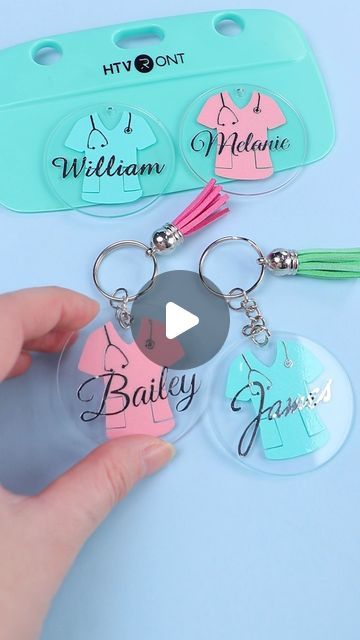 Nurse Project Ideas, Acrylic Crafts To Sell, Cricut Keyring Ideas, Diy Keyring Ideas, Handmade Keychain Ideas, Diy Acrylic Keychain Ideas, Acrylic Keychains Diy Cricut, Cricut Keychains Diy Acrylic, Key Chains Diy Handmade