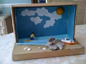 Shoebox Diorama Beach Shoe Box Diorama, Green Activities, Shoe Box Crafts, Recycled Crafts Kids, Friends Diy, Green Toys, History For Kids, Diy Upcycle, Recycled Projects