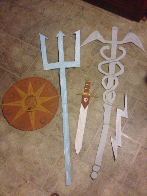 Percy Jackson themed party props ( Hermes Staff; Percy's Trident, shield, lightning bolt) #idocardboard @meatica Greek Decorations Party Diy, Greek Homecoming Theme, Percy Jackson Trunk Or Treat, Greek Mythology Decorations, Percy Jackson Party Decorations, Percy Jackson Party Games, Percy Jackson Diy Room Decor, Percy Jackson Classroom, Percy Jackson Themed Party