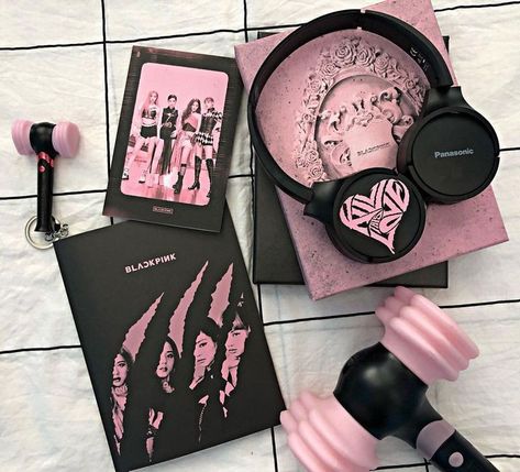 Игрушки Funko Pop, Blackpink Square Up, Snk Cosplay, Blink Book, Black Pink Background, Blackpink Poster, Blackpink Funny, Kpop Merch, Black Pink Instagram