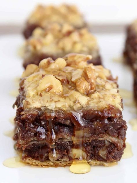 Frozen Dough Recipes, Walnut Brownie, Baklava Cheesecake, Baklava Recipe, Phyllo Dough, Dough Recipe, Baklava, Brownie Recipes, Dessert Bars