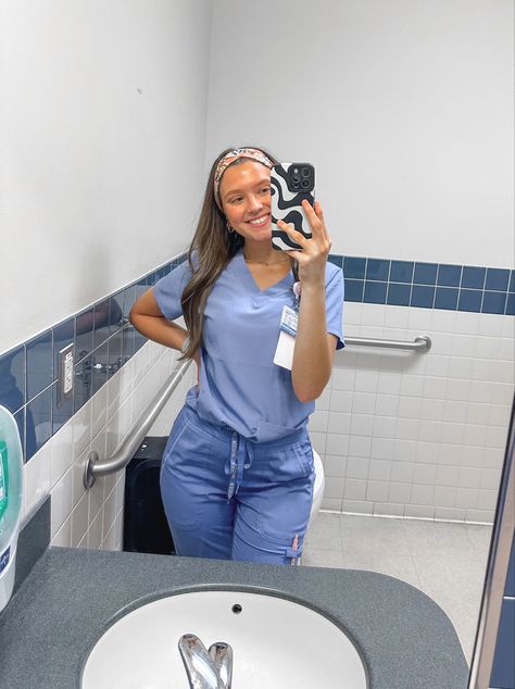 mid shift pics Medic Outfit, Scrub Fits, Manifestation Lifestyle, Healthcare Aesthetic, Physician Assistant School, Nurse Outfit Scrubs, Nursing School Inspiration, Nursing Goals, Nurse Outfit