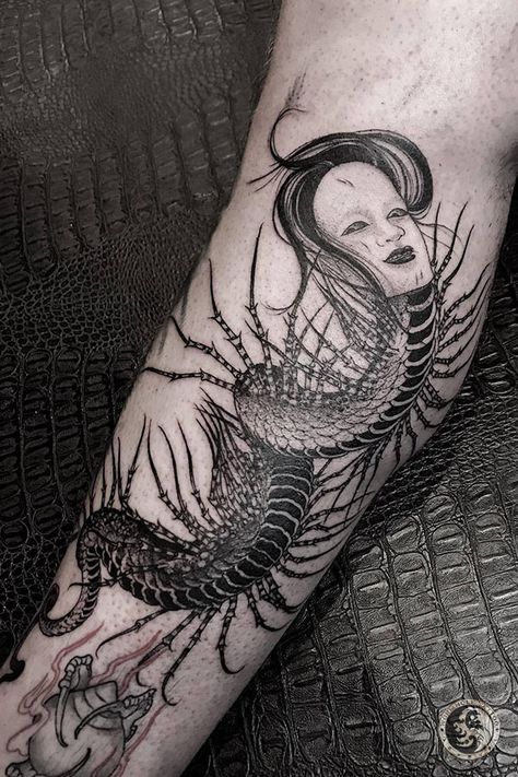 Scary Rib Tattoo, Japanese Gore Tattoo, Centepide Tattoo Leg, Goth Centipede Tattoo, Creepy Snake Tattoo, Creepy Centipede Tattoo, Centipedes Tattoo, Macabre Tattoo Ideas, Centepide Tattoo Arm