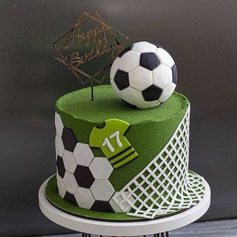 CAKENEST | HOMEBAKERS CLUB on Instagram: “Football ⚽️ 🥅 Cake 🥰🥰 . Cake 🎂 By @murrrrr26 💕❤️ •••••••••• . . DM for Queries and Orders ❤️ Delivering PAN India 🇮🇳 . . . . Follow…” Football Cakes For Boys, Football Cake Design, Football Themed Cakes, Soccer Ball Cake, Soccer Birthday Cakes, Football Birthday Cake, 7th Birthday Cakes, Candy Theme Birthday Party, 8th Birthday Cake