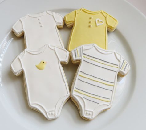 Onesie cookie favors for a baby shower or baby by SayitwithHeart Onesies Cookies Decorated, Onesie Royal Icing Cookies, Onesie Decorated Cookies, Onsie Cookies Royal Icing, Baby Onesie Cookies Decorated, Boy Onesie Cookies, Onesie Cookies Decorated, Teacake Cookies, Baby Onesie Cookies