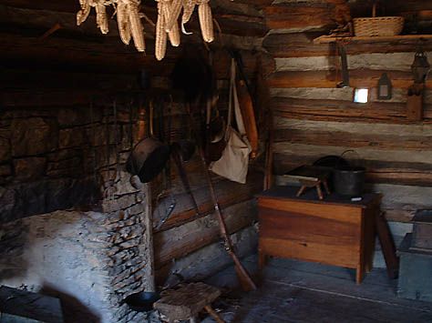 hearth Cabin Homes Interior, Old Log Cabin, Primitive Bedroom, Old Cabins, Old Cabin, Log Cabin Interior, Off Grid Cabin, Cabin Interiors, Cabin Living