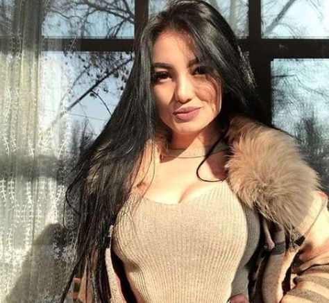 Russian Girls for Marriage - Russian women are simply ravishing. Their plump lips, long hair, deep eyes and gorgeous countenance can make any man go weak Russian Numbers, Make Friends Online, Online Girlfriend, Online Friendship, German Girls, Weak In The Knees, Find Friends, Rich Women, Make Friends