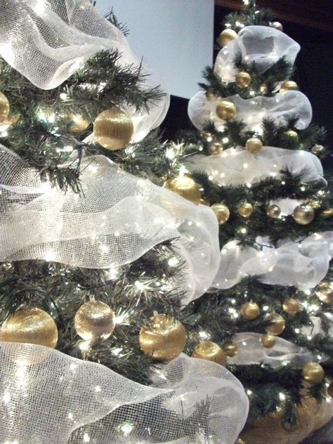 Christmas trees with white tulle Tule Christmas Tree, Tulle On Christmas Tree, Tulle Christmas Trees, Tulle Decorations, Gift Drawing, Christmas Tree Ideas, Christmas Tree With Gifts, White Tulle, Tree Christmas