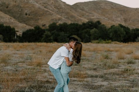 Blue Jeans Engagement Photos, Blue Jean White Shirt Couple Photoshoot, Blue Jean Engagement Photos, White Tshirt Engagement Pictures, Engagement Photos White Shirt And Jeans, Denim Engagement Pictures, White Shirt Blue Jeans Couple Photoshoot, Outfits Light Blue Jeans, All Jean Outfit