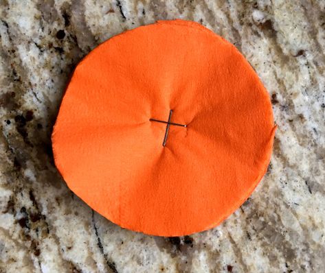 Paper Marigolds, Paper Flower Decorations, Easy Halloween Party, Fall Arts And Crafts, Diy Diwali Decorations, Flower Decorations Diy, Fabric Flower Tutorial, Diwali Craft, Paper Flower Decor