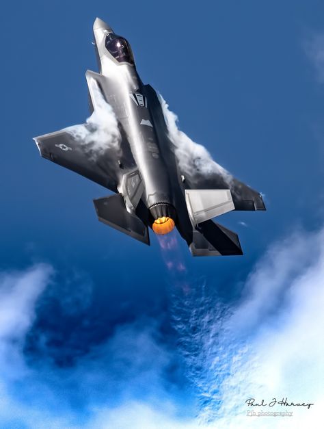 https://flic.kr/p/288DVz3 | USAF F-35 at RIAT 18 Fighter Planes Art, Supersonic Aircraft, Jet Fighter Pilot, F 35 Lightning Ii, Stealth Aircraft, Us Military Aircraft, Airplane Fighter, Military Airplane, Air Fighter